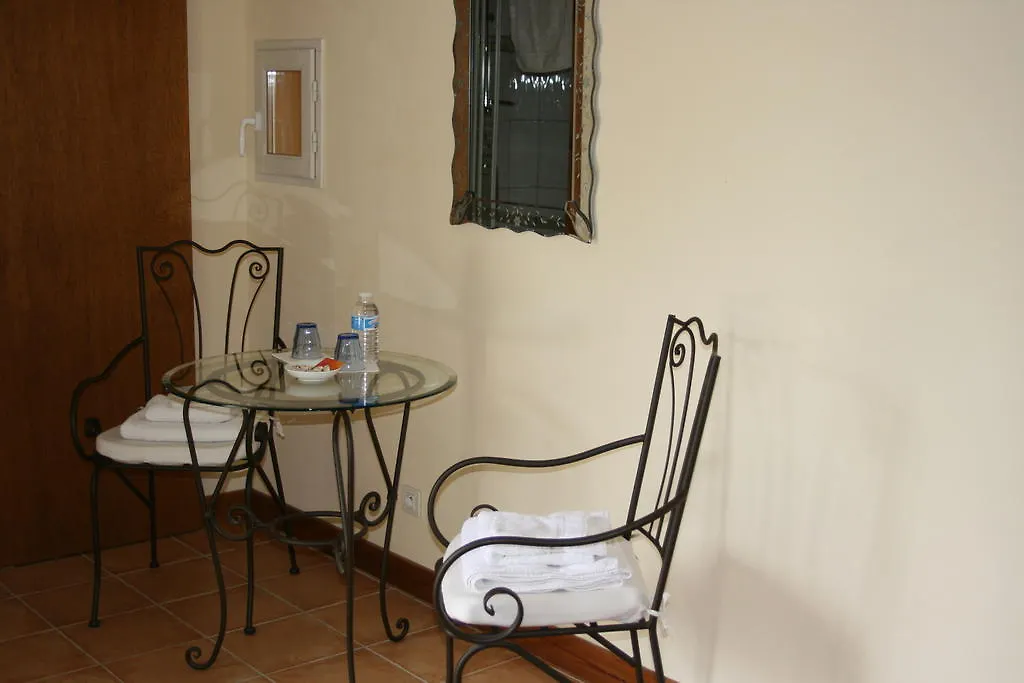 Couette-café Chambres d'Hôtes La fontaine de Lautrec France